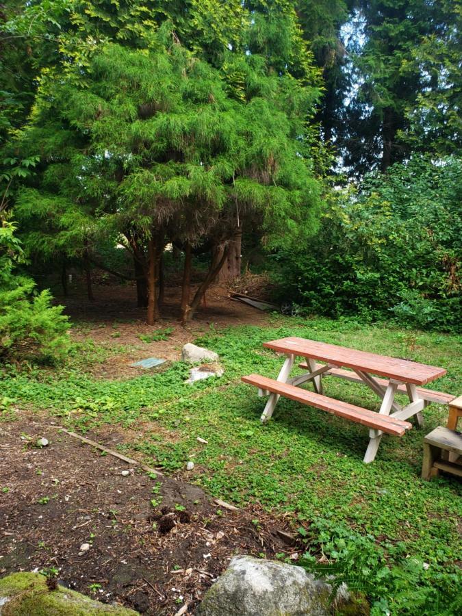 Отель Cedar Pond Суррей Экстерьер фото
